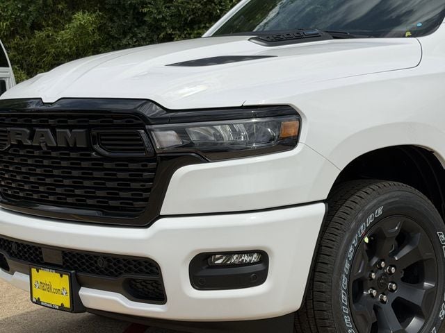 2026 RAM 1500 EXPRESS CREW CAB 4X4 5'7' BOX