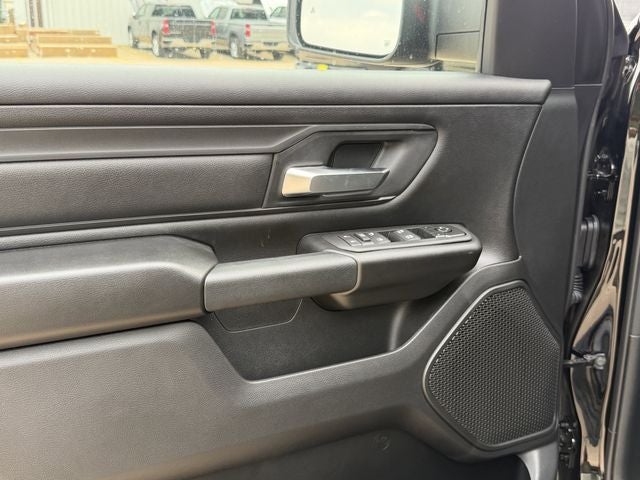 2026 RAM 1500 EXPRESS CREW CAB 4X4 5'7' BOX