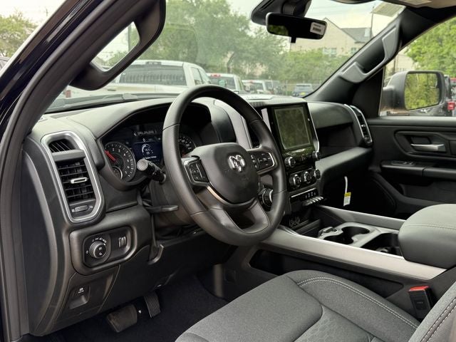 2026 RAM 1500 EXPRESS CREW CAB 4X4 5'7' BOX