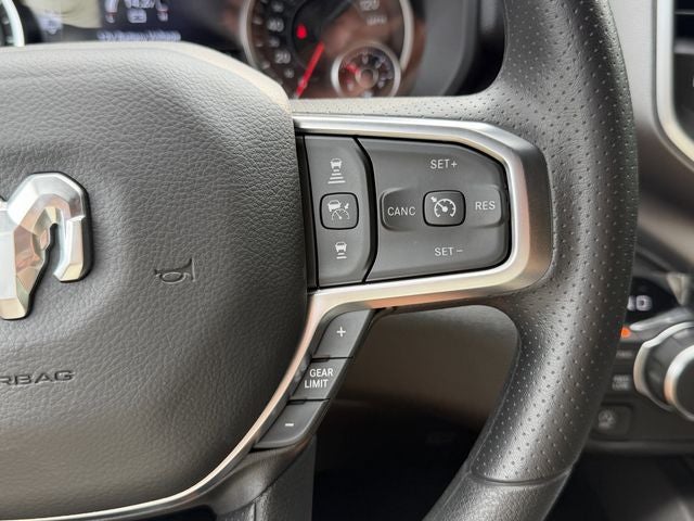 2026 RAM 1500 EXPRESS CREW CAB 4X4 5'7' BOX