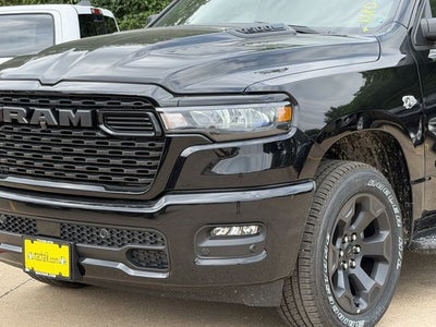 2026 RAM 1500 EXPRESS CREW CAB 4X4 5'7' BOX
