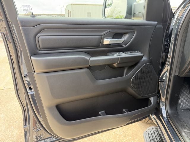 2026 RAM 1500 EXPRESS CREW CAB 4X4 5'7' BOX
