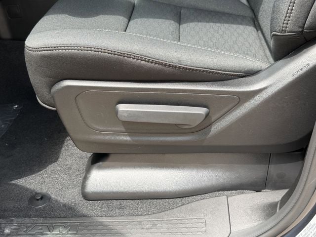2026 RAM 1500 EXPRESS CREW CAB 4X4 5'7' BOX