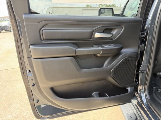 2026 RAM 1500 EXPRESS CREW CAB 4X4 5'7' BOX