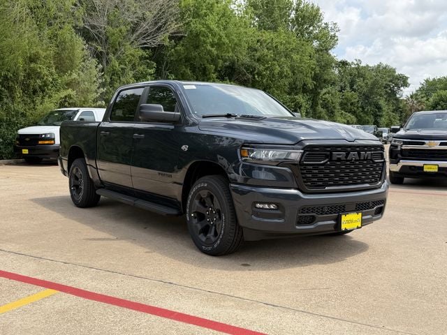 2026 RAM 1500 EXPRESS CREW CAB 4X4 5'7' BOX