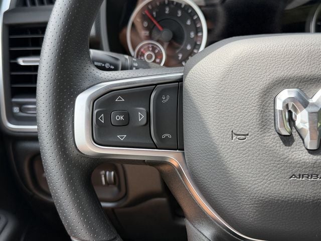 2026 RAM 1500 EXPRESS CREW CAB 4X4 5'7' BOX