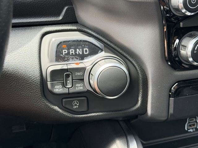 2026 RAM 1500 EXPRESS CREW CAB 4X4 5'7' BOX
