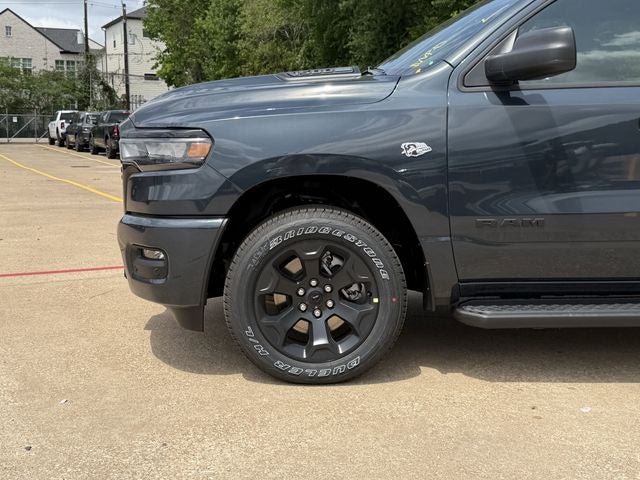 2026 RAM 1500 EXPRESS CREW CAB 4X4 5'7' BOX