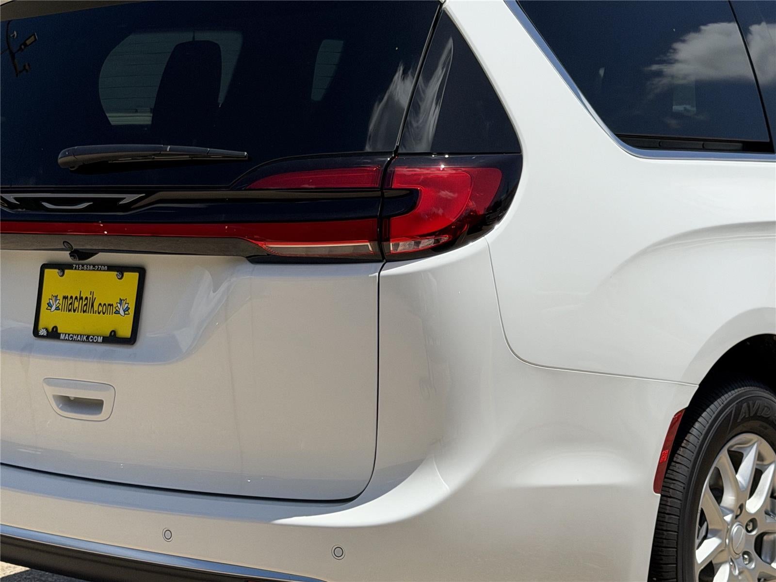 2027 Chrysler Pacifica Select
