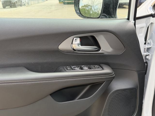 2026 Chrysler Voyager VOYAGER LX