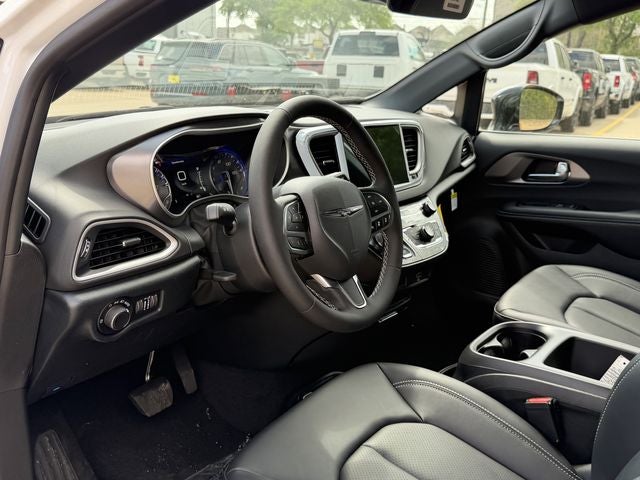 2026 Chrysler Voyager VOYAGER LX