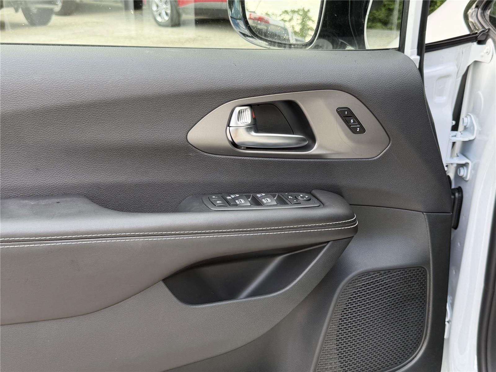 2027 Chrysler Pacifica Limited