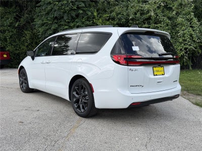 2027 Chrysler Pacifica Limited