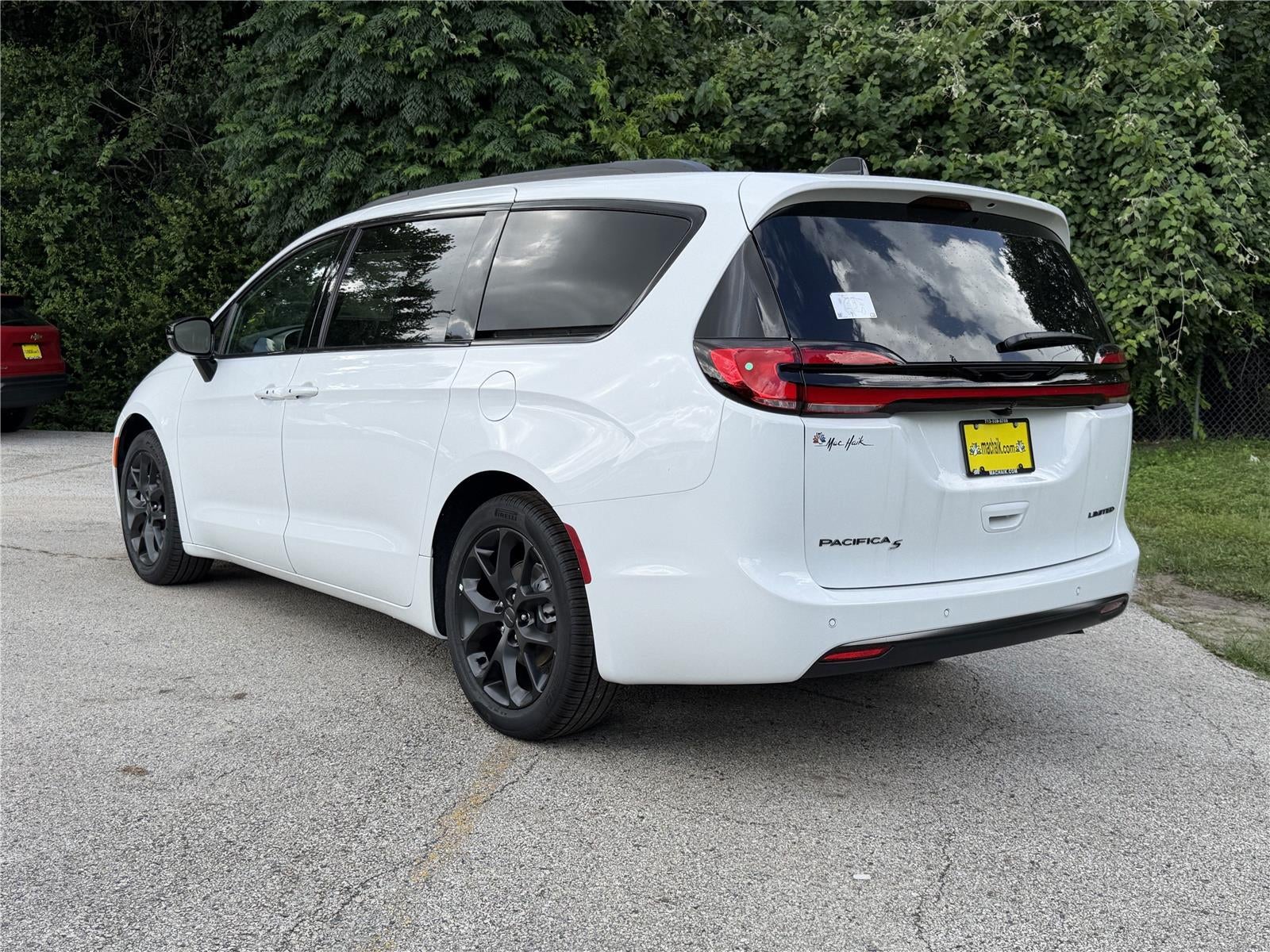 2027 Chrysler Pacifica Limited