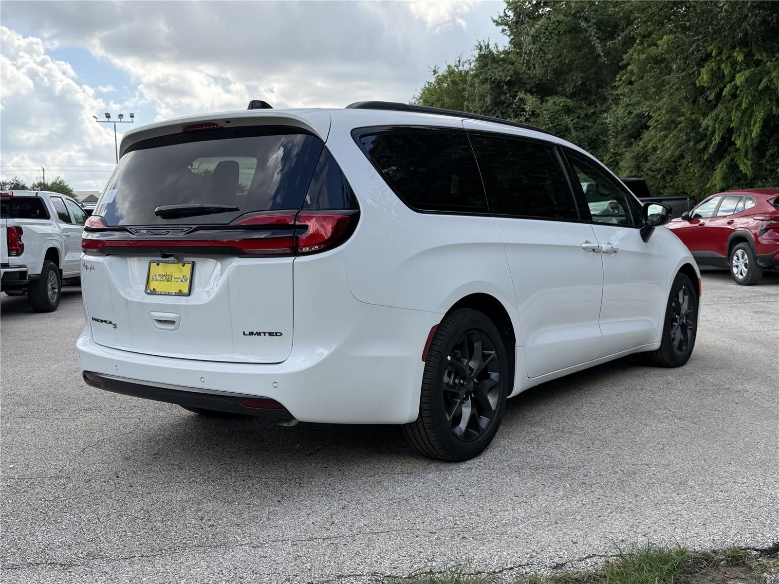 2027 Chrysler Pacifica Limited