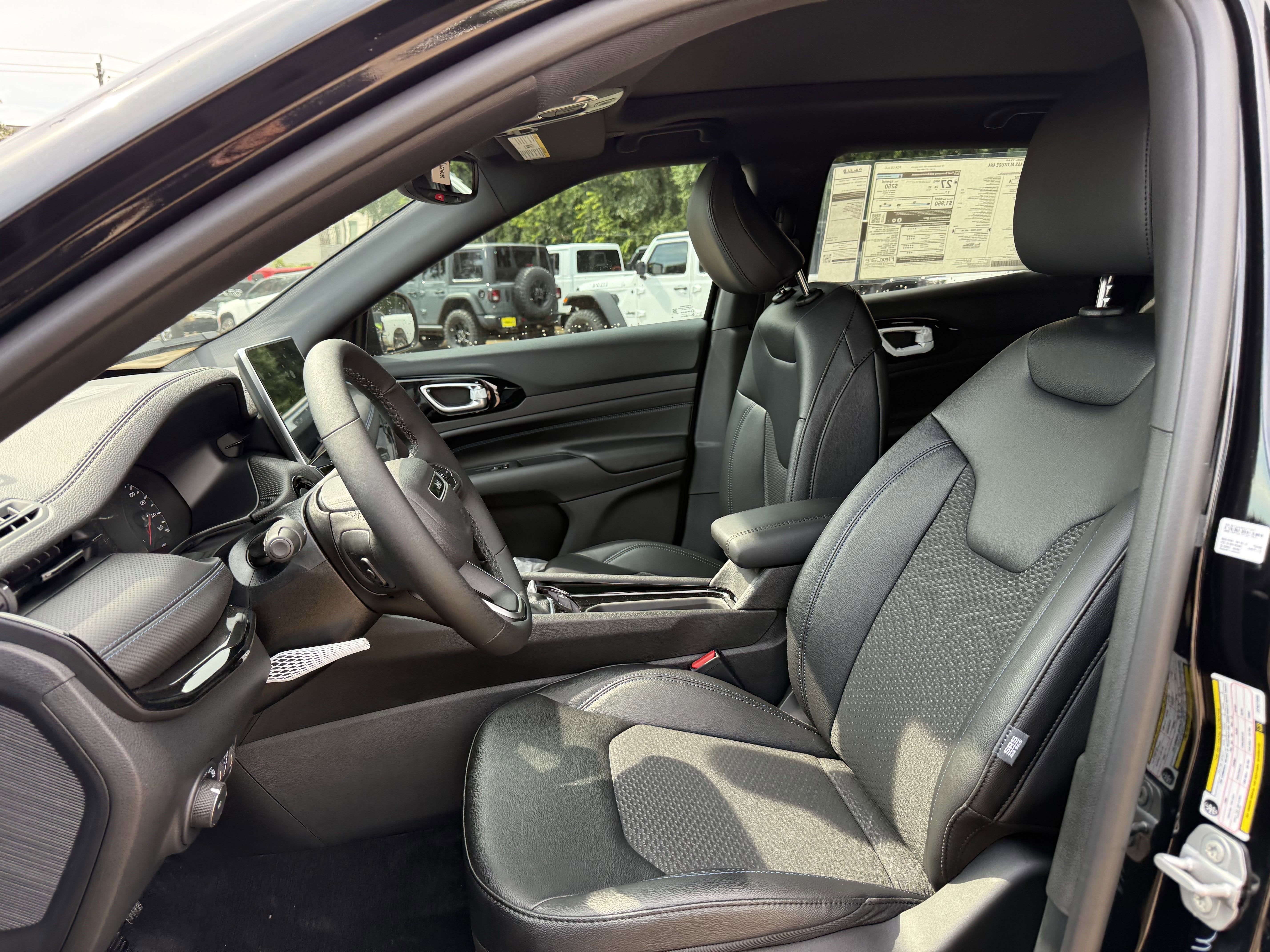 2025 Jeep Compass COMPASS LATITUDE 4X4