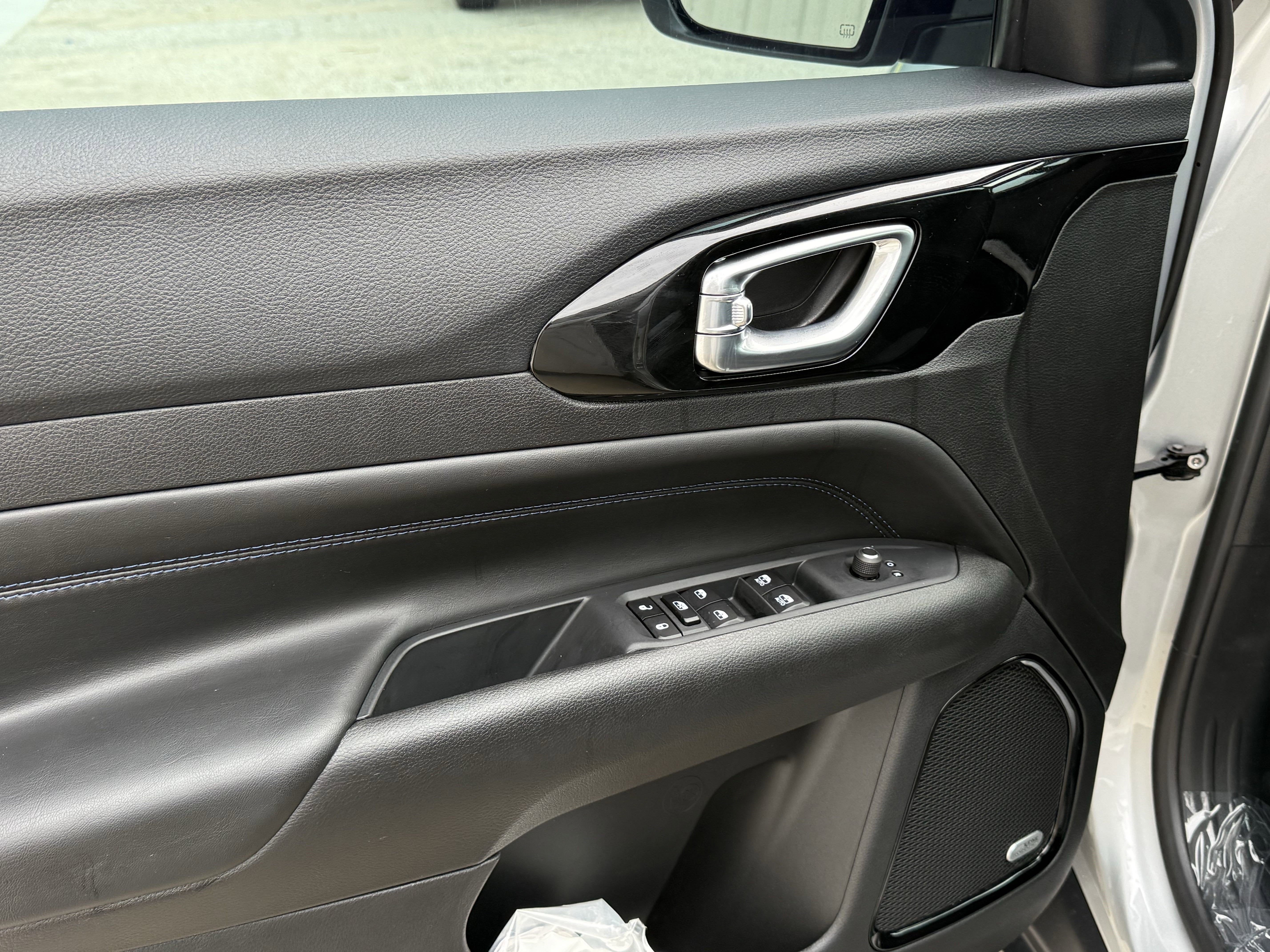 2025 Jeep Compass COMPASS LIMITED 4X4