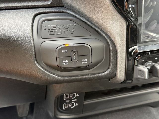 2026 RAM 2500 BLACK EXPRESS CREW CAB 4X4 6'4' BOX