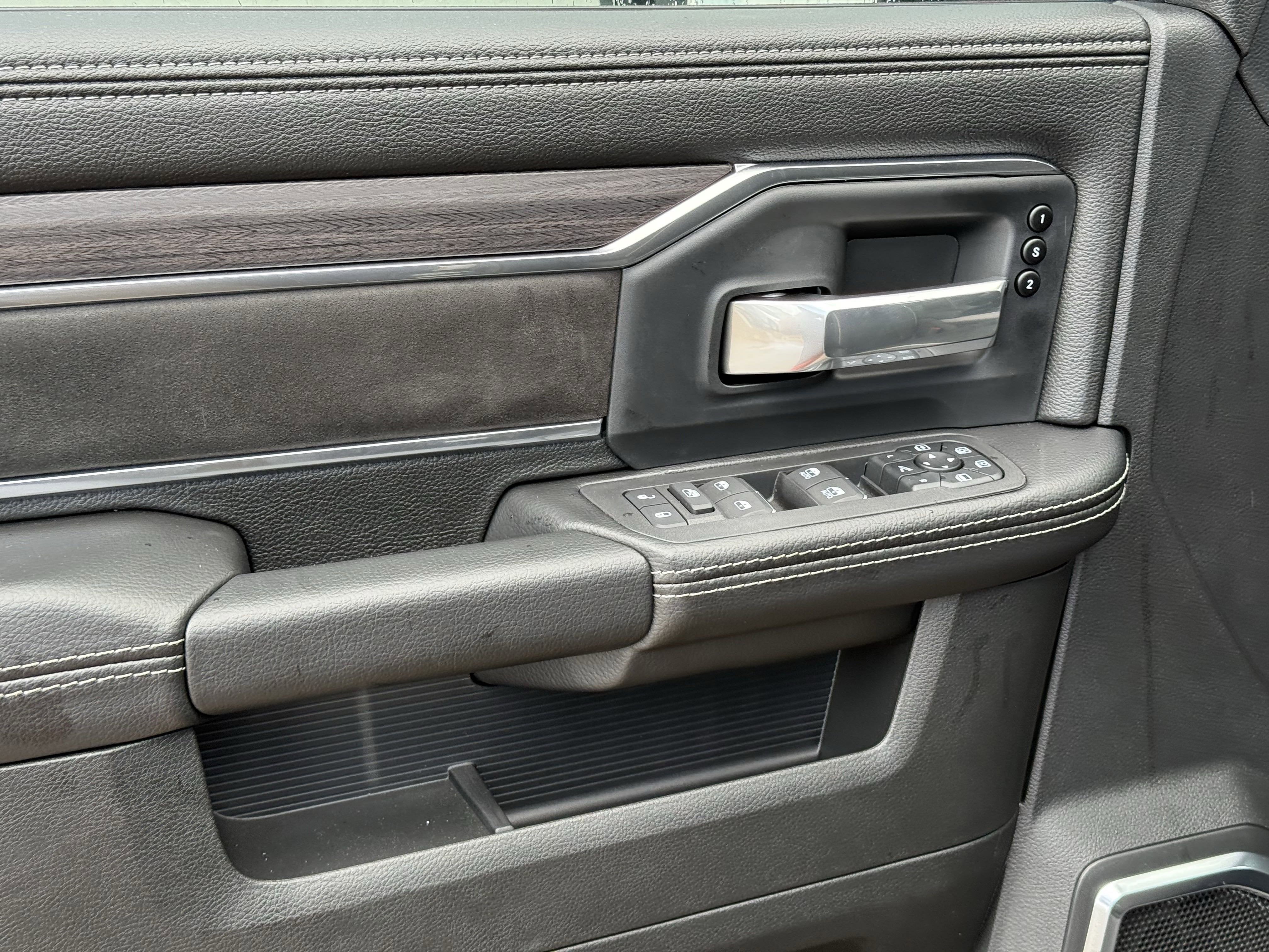 2025 RAM 2500 LARAMIE