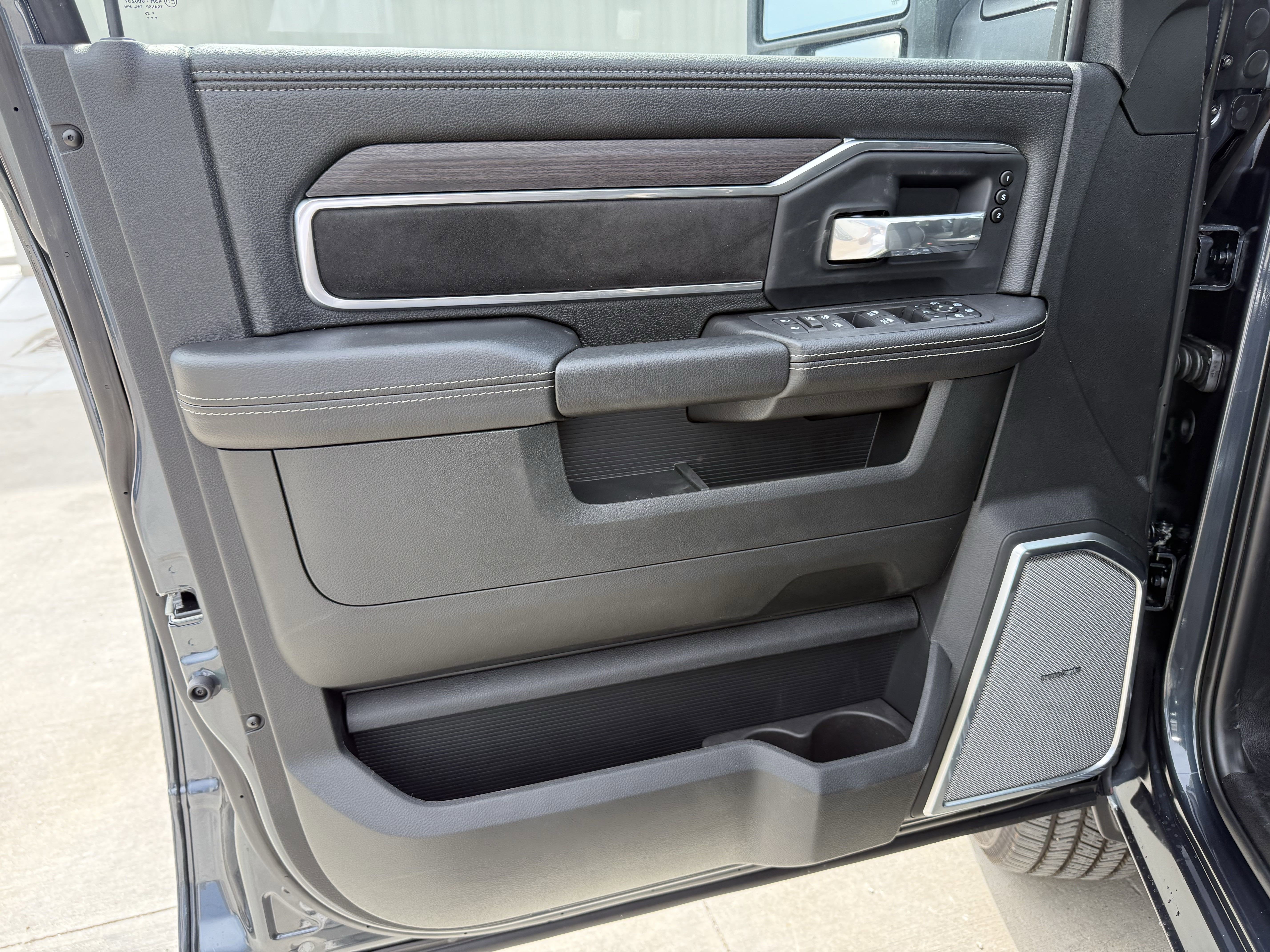 2025 RAM 2500 LARAMIE