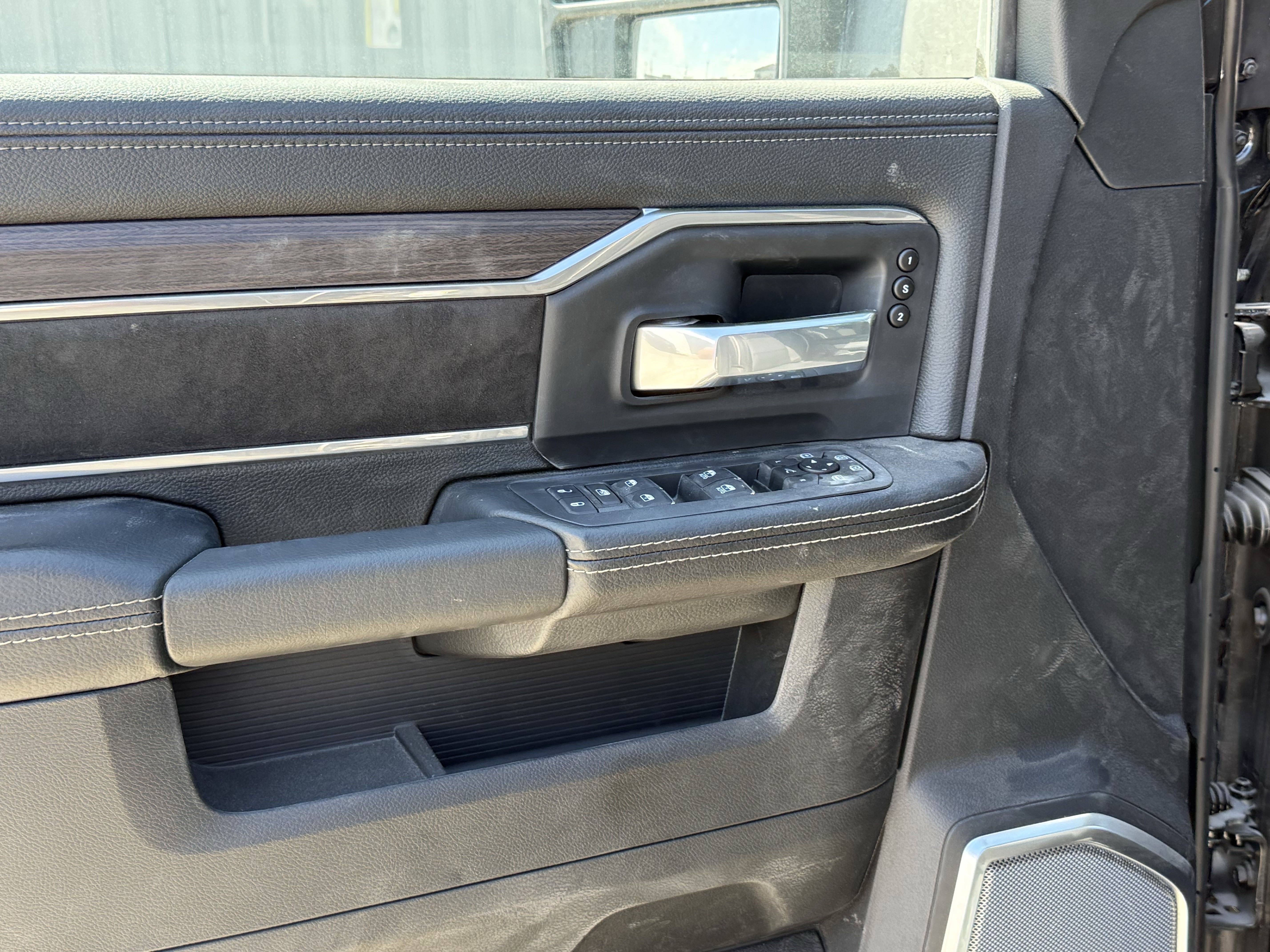 2025 RAM 2500 LARAMIE