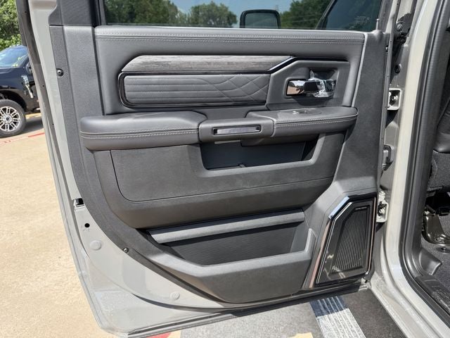 2026 RAM 2500 LIMITED MEGA CAB 4X4 6'4' BOX