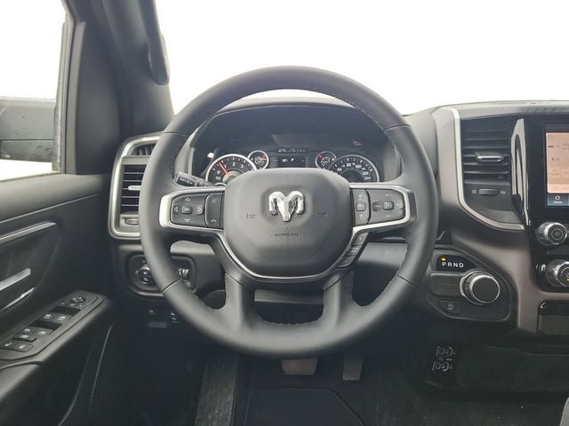 2026 RAM 1500 BIG HORN CREW CAB 4X2 5'7' BOX
