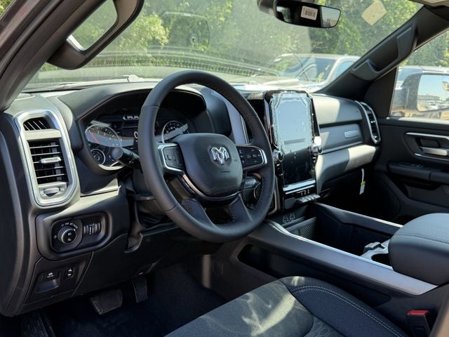 2026 RAM 1500 BIG HORN CREW CAB 4X2 5'7' BOX