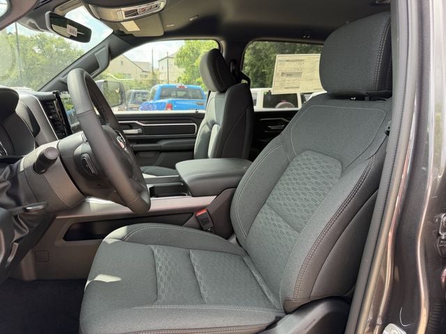 2026 RAM 1500 BIG HORN CREW CAB 4X2 5'7' BOX