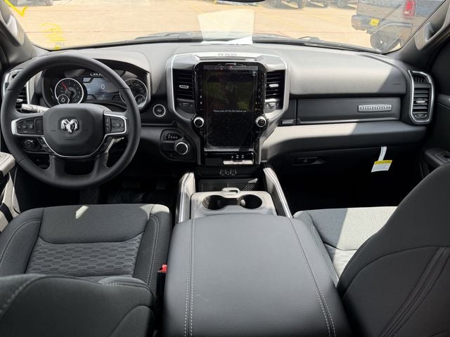 2026 RAM 1500 BIG HORN CREW CAB 4X2 5'7' BOX