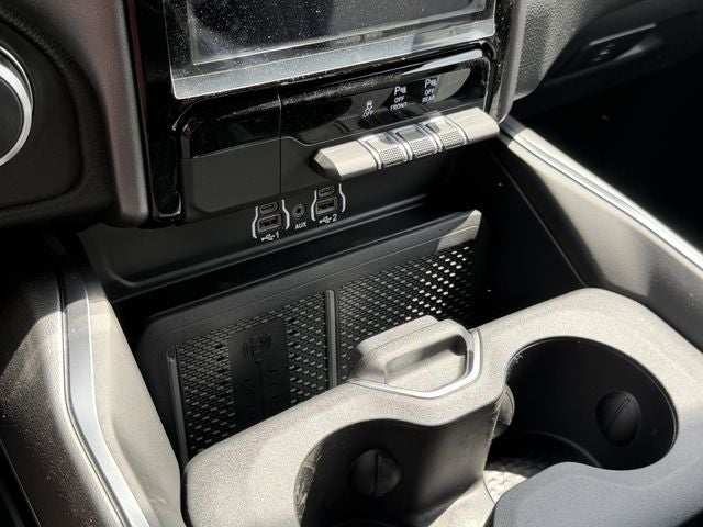 2026 RAM 1500 BIG HORN CREW CAB 4X2 5'7' BOX