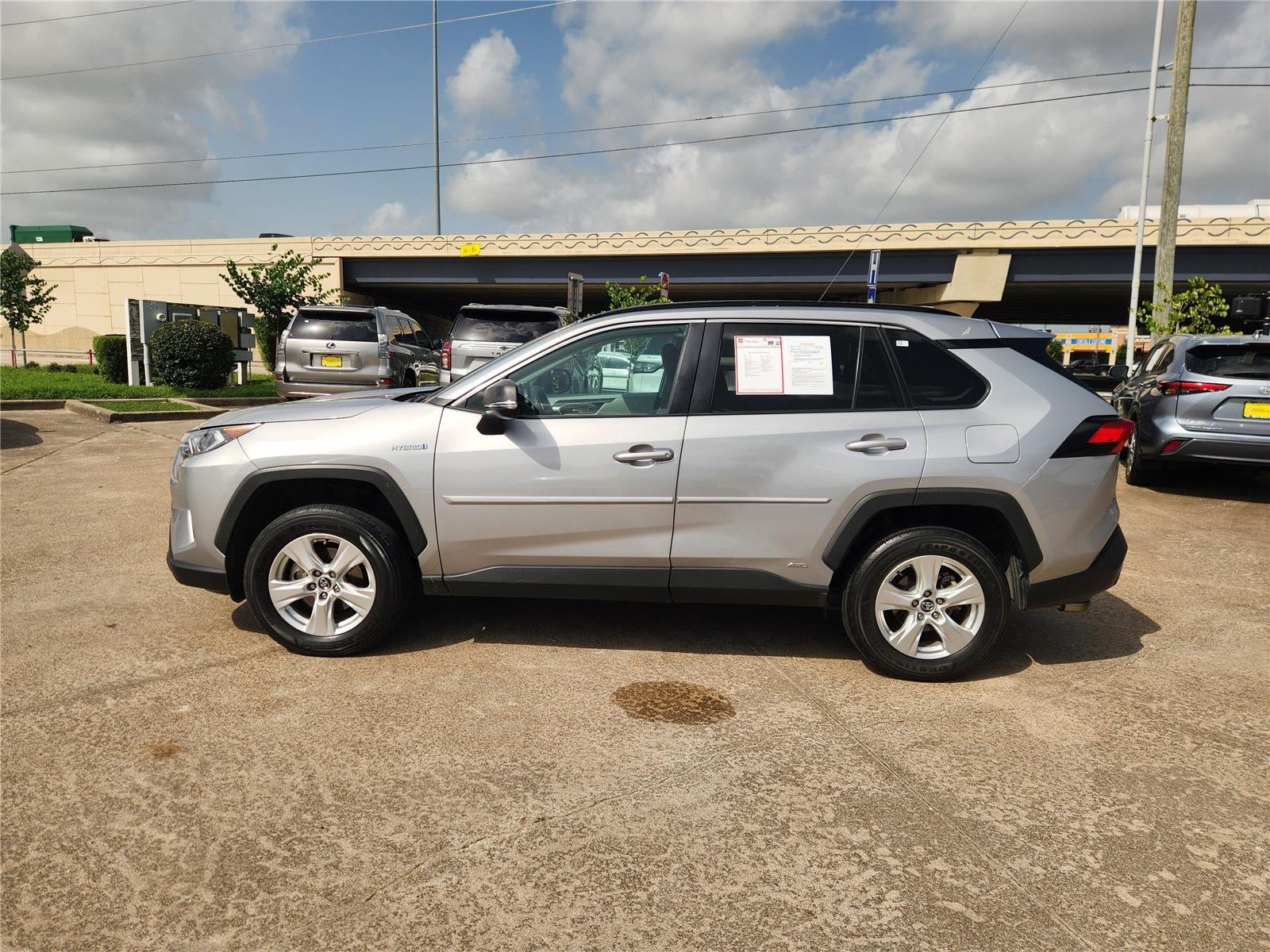 2021 Toyota RAV4 Hybrid XLE