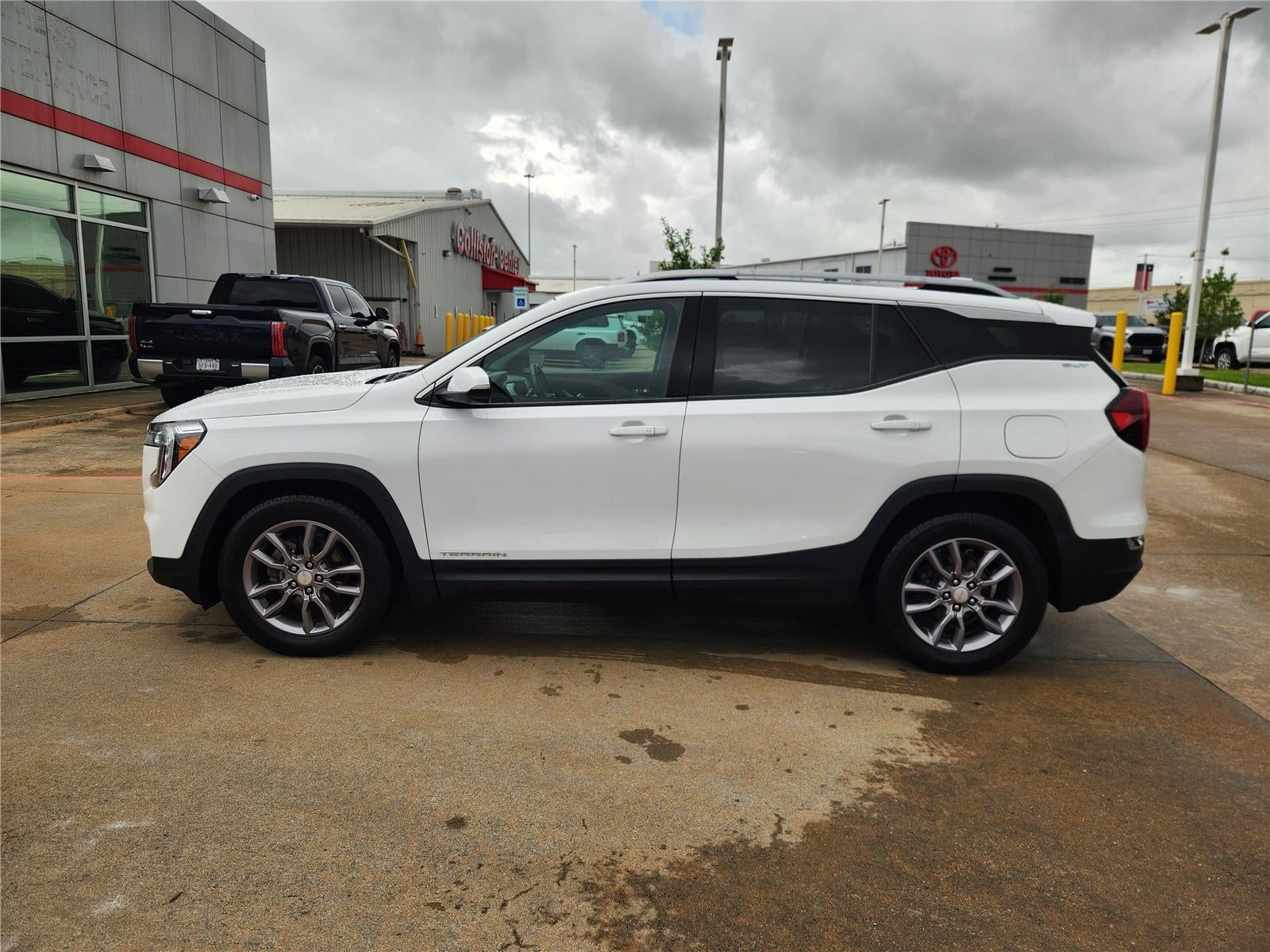 2023 GMC Terrain SLT