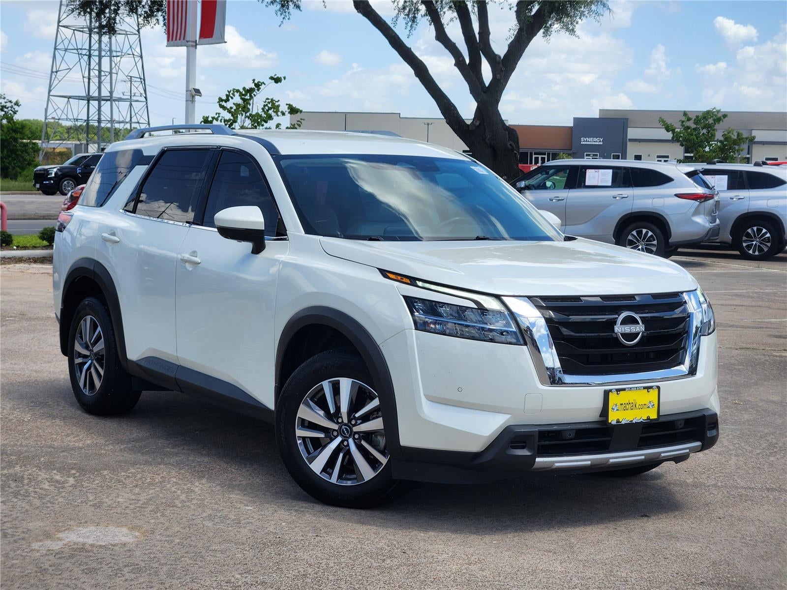 2024 Nissan Pathfinder SL