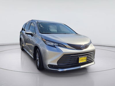 2023 Toyota Sienna LE