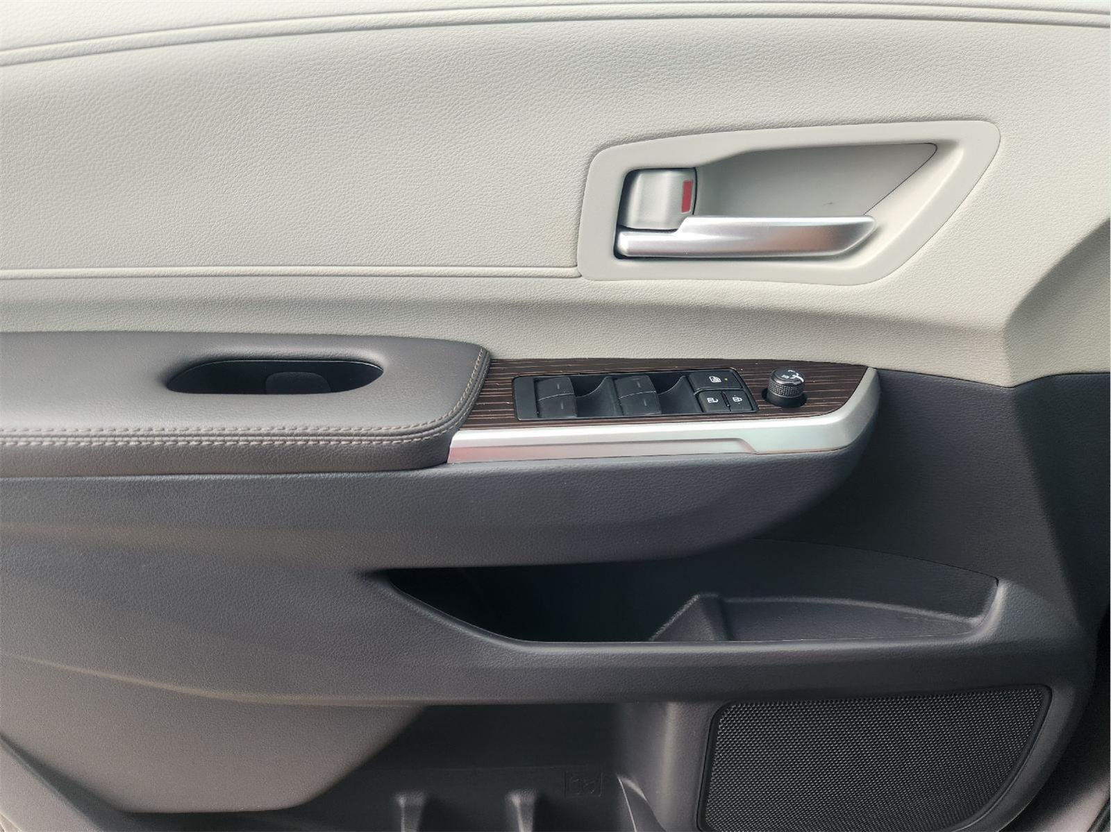 2024 Toyota Sienna XLE 8-Passenger