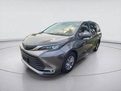 2024 Toyota Sienna XLE 8-Passenger