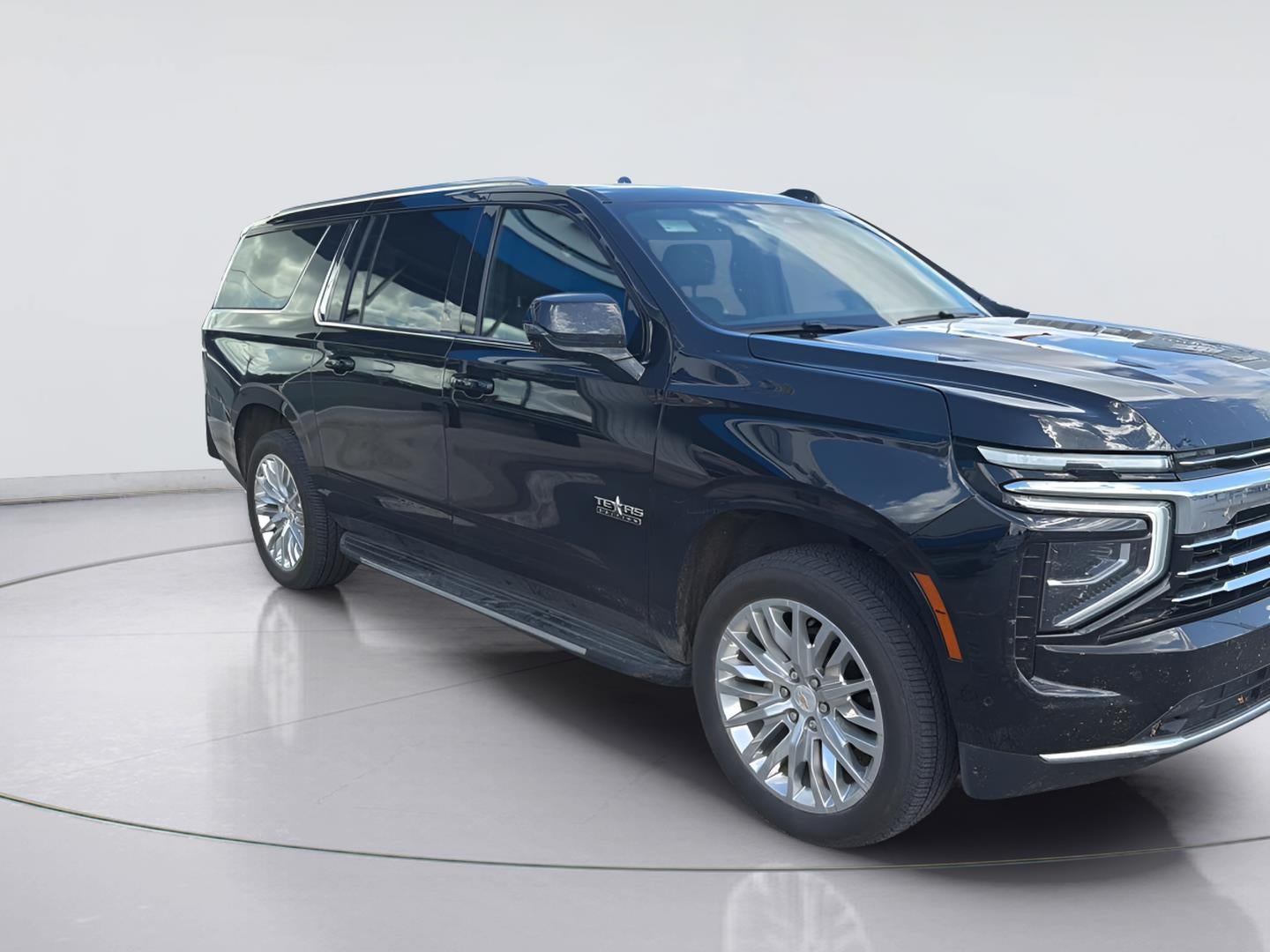 2025 Chevrolet Suburban LT