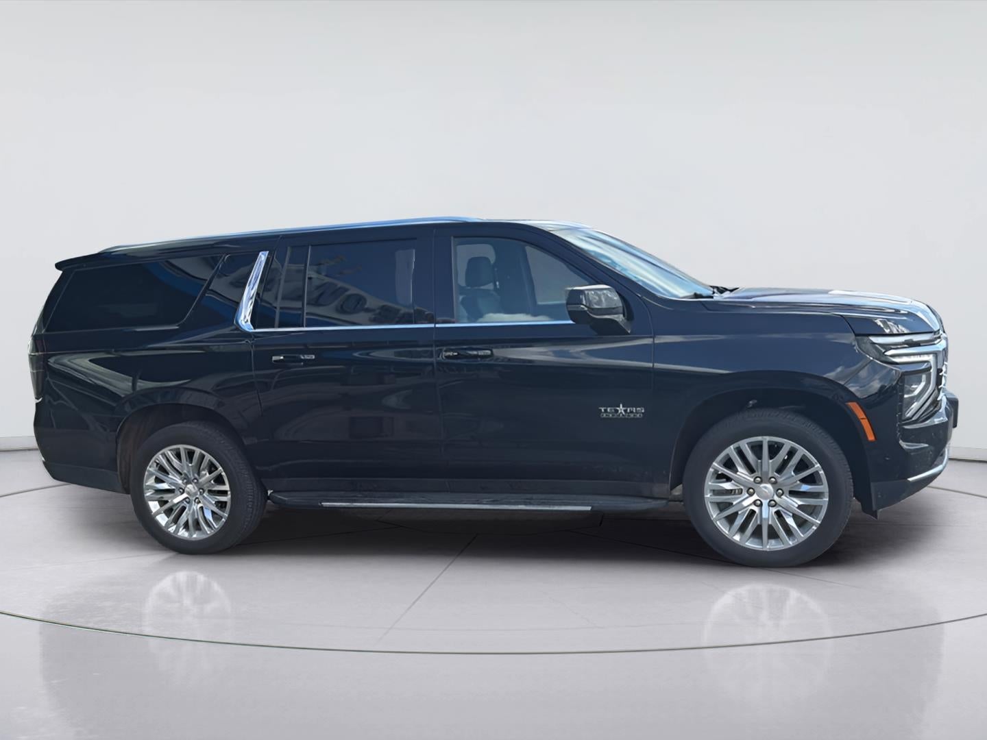 2025 Chevrolet Suburban LT
