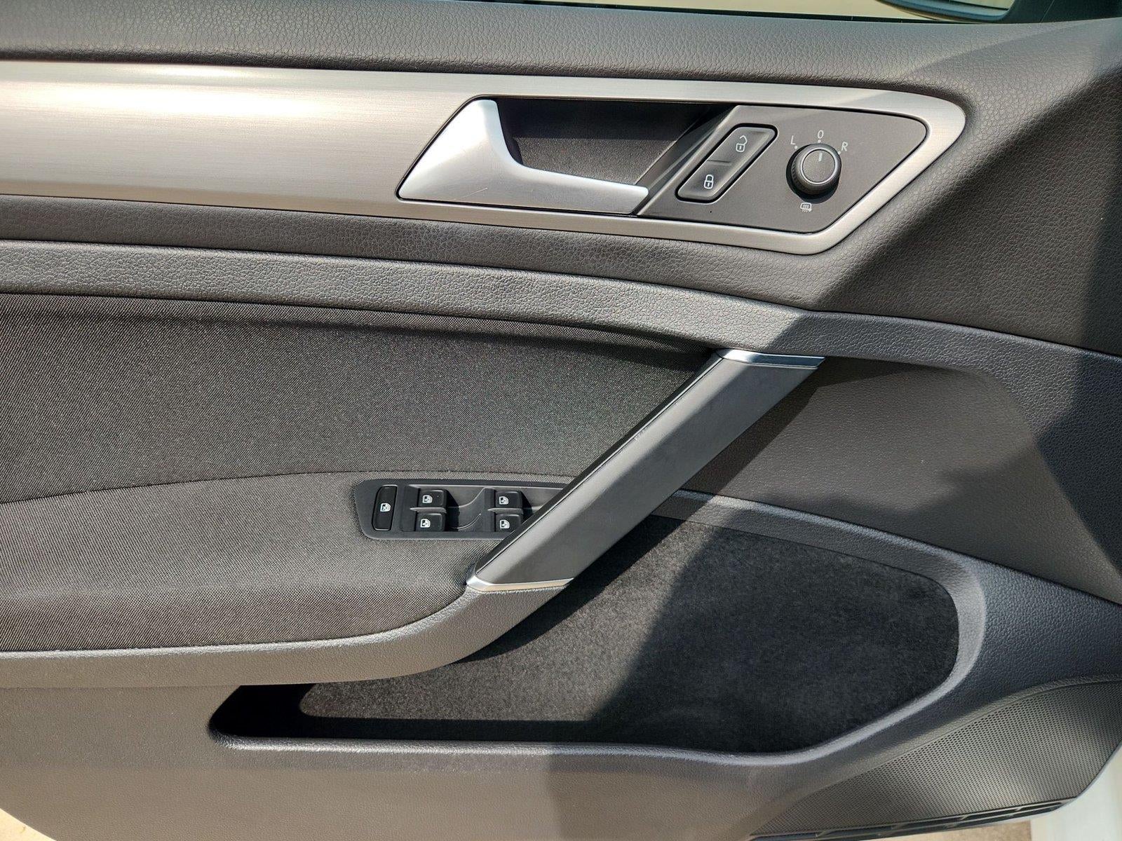 2016 Volkswagen Golf TSI S w/Sunroof
