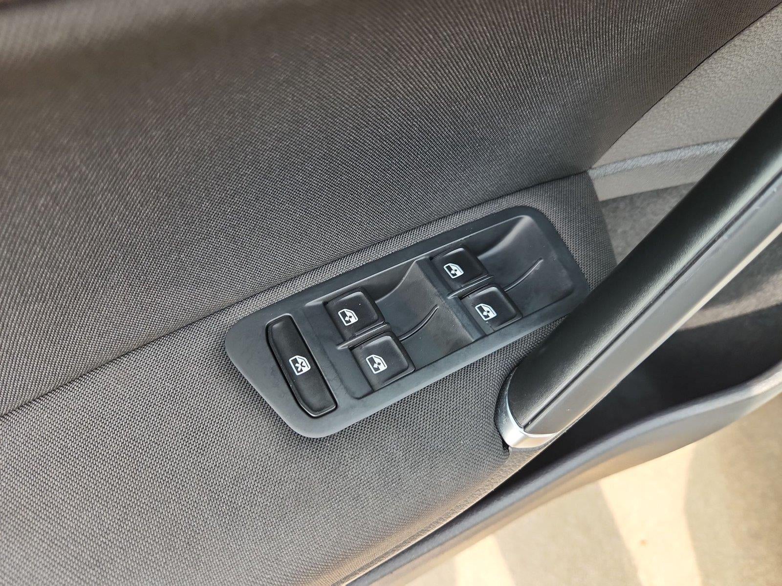 2016 Volkswagen Golf TSI S w/Sunroof