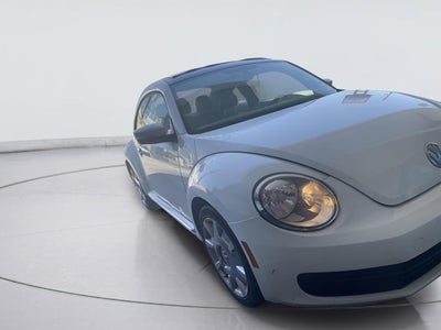 2013 Volkswagen Beetle 2.5L w/Sun/Sound/Nav