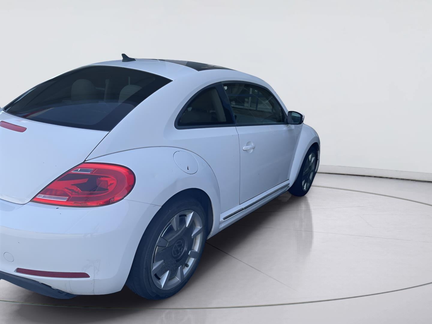 2013 Volkswagen Beetle 2.5L w/Sun/Sound/Nav
