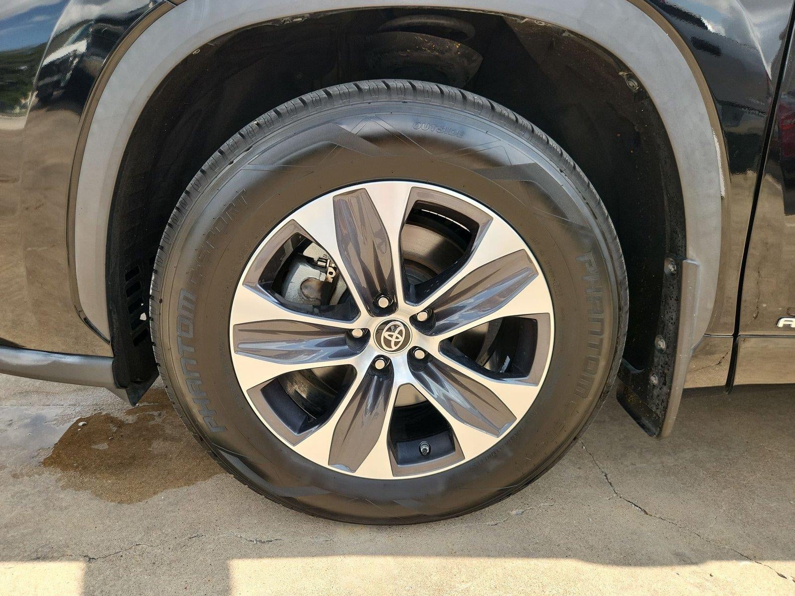 2023 Toyota Highlander Hybrid XLE