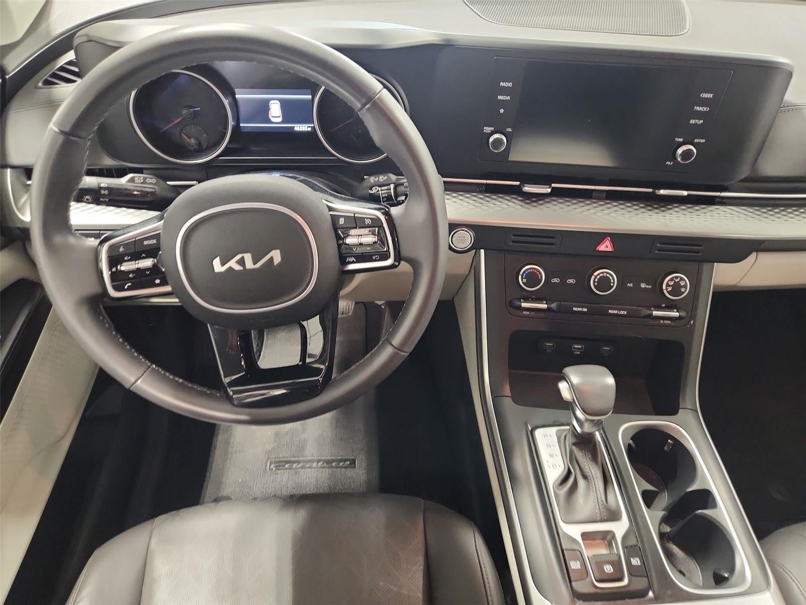 2024 Kia Carnival LX