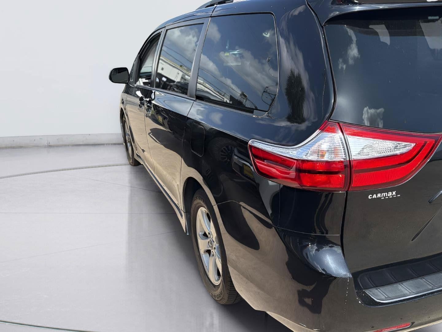 2018 Toyota Sienna LE 8-Passenger