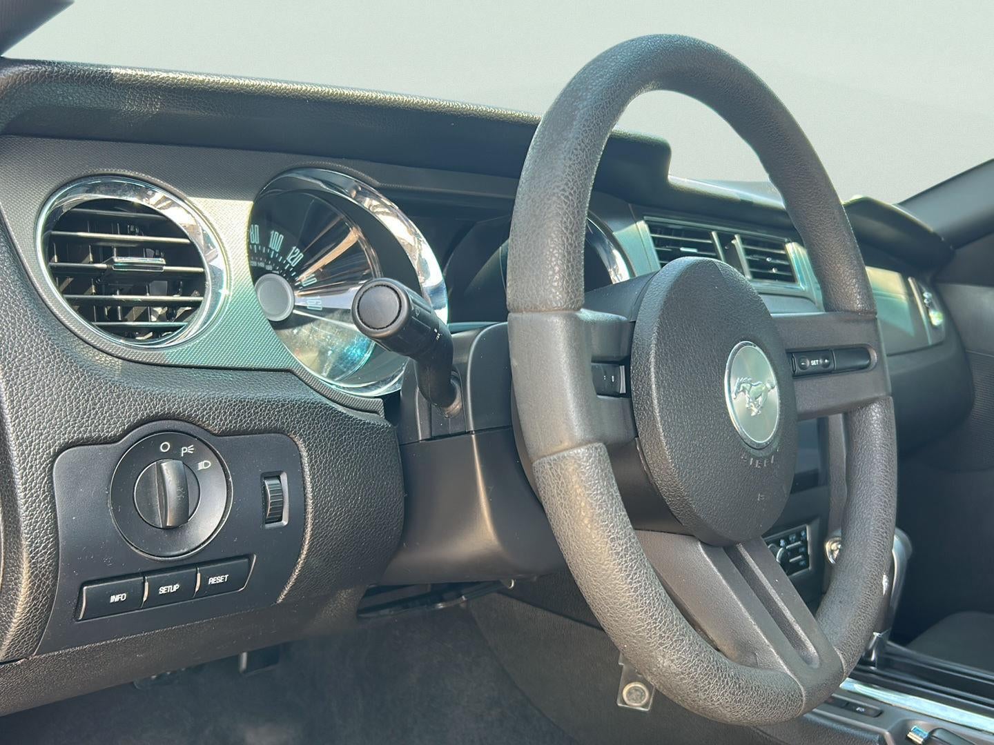 2011 Ford Mustang V6
