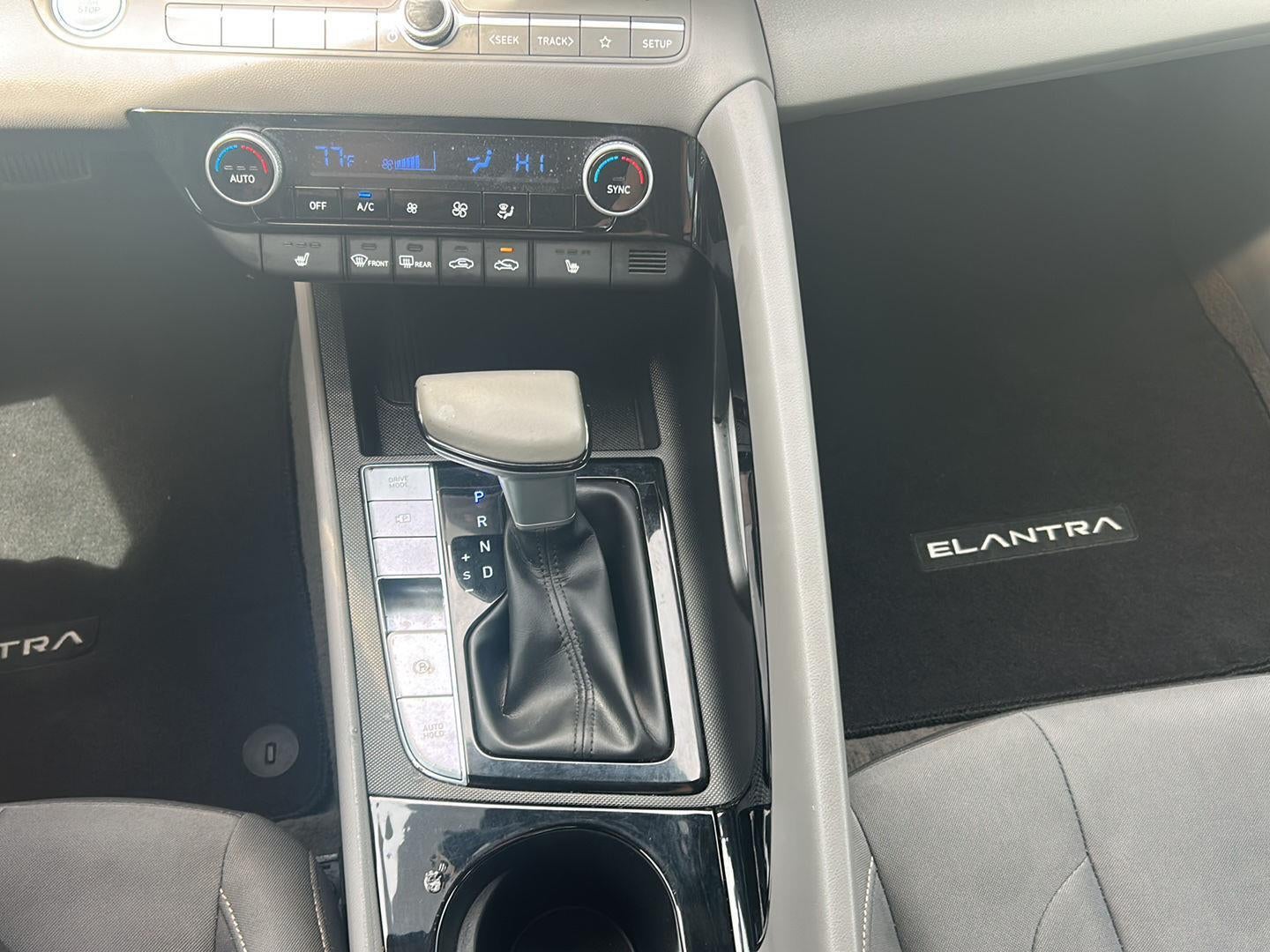 2025 Hyundai ELANTRA SEL