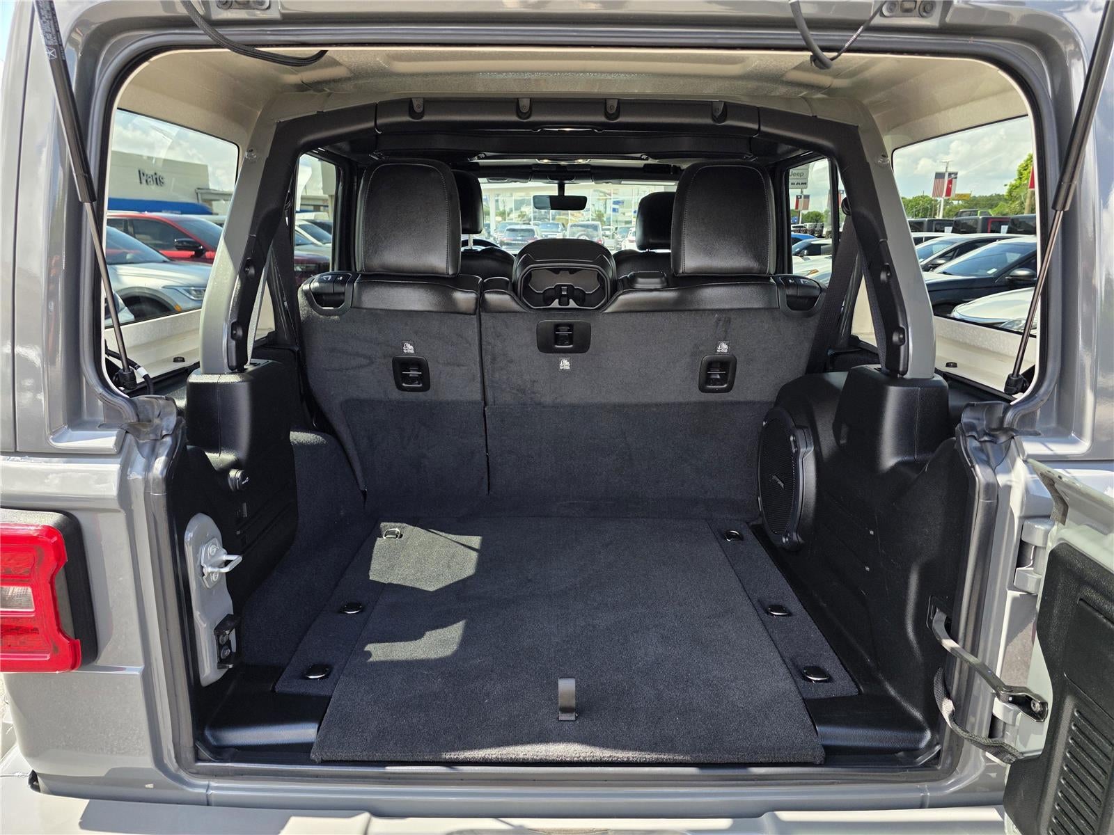 2022 Jeep WRANGLER SAHARA