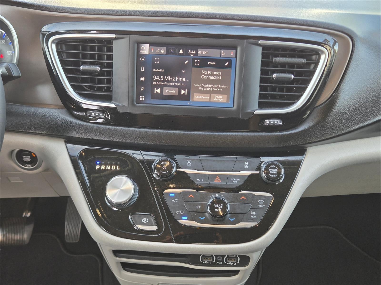 2022 Chrysler Voyager LX